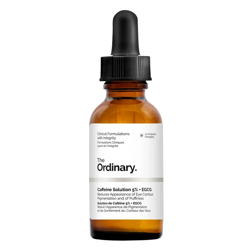 The Ordinary یک برند مراقبت از پوست است که برای ارائه محصولات با کیفیت با قیمت منصفانه شناخته شده است. کافئین 5% + EGCG که یکی از محصولات مشهور این برند است، به‌منظور کاهش پف زیر چشم و تیرگی دور چشم طراحی شده است.